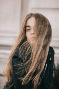 أفضل طرق لعلاج هيشان الشعر وجفافه في الصيف