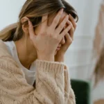 هل التوتر النفسي يسبب آلام في المعدة؟ كيف تؤثر الضغوط النفسية على جهازك الهضمي