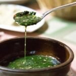 "طبق ملوخية طازجة قد يسبب أضرار عند الإفراط في تناولها"